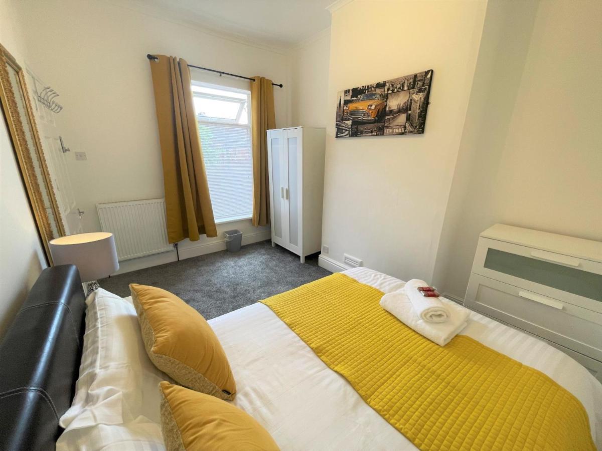 קינגסטון אפון הול Robinhuts - 3 Bed Accommodation -Perfect For Contractors, Families & Students מראה חיצוני תמונה