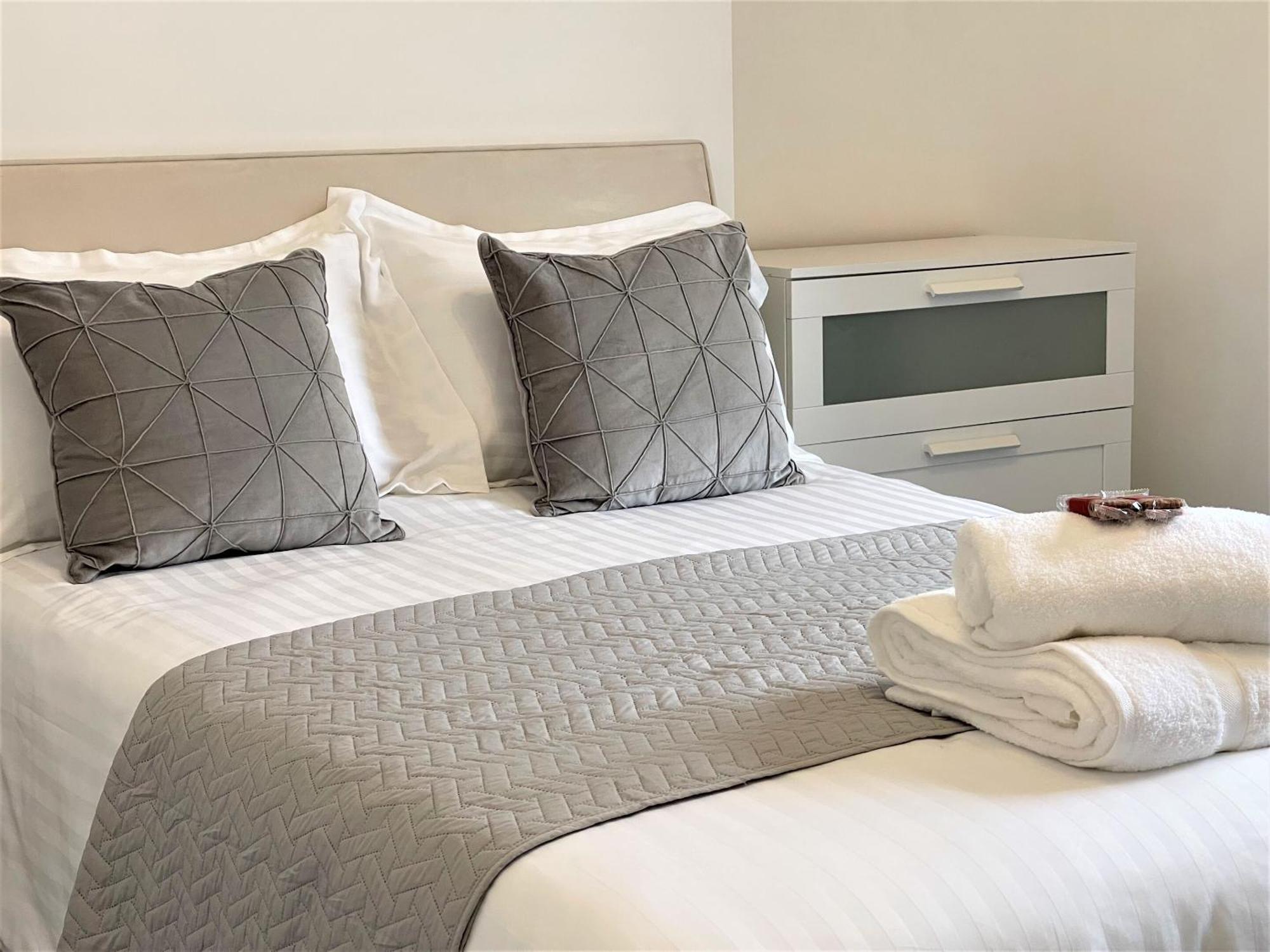 קינגסטון אפון הול Robinhuts - 3 Bed Accommodation -Perfect For Contractors, Families & Students מראה חיצוני תמונה