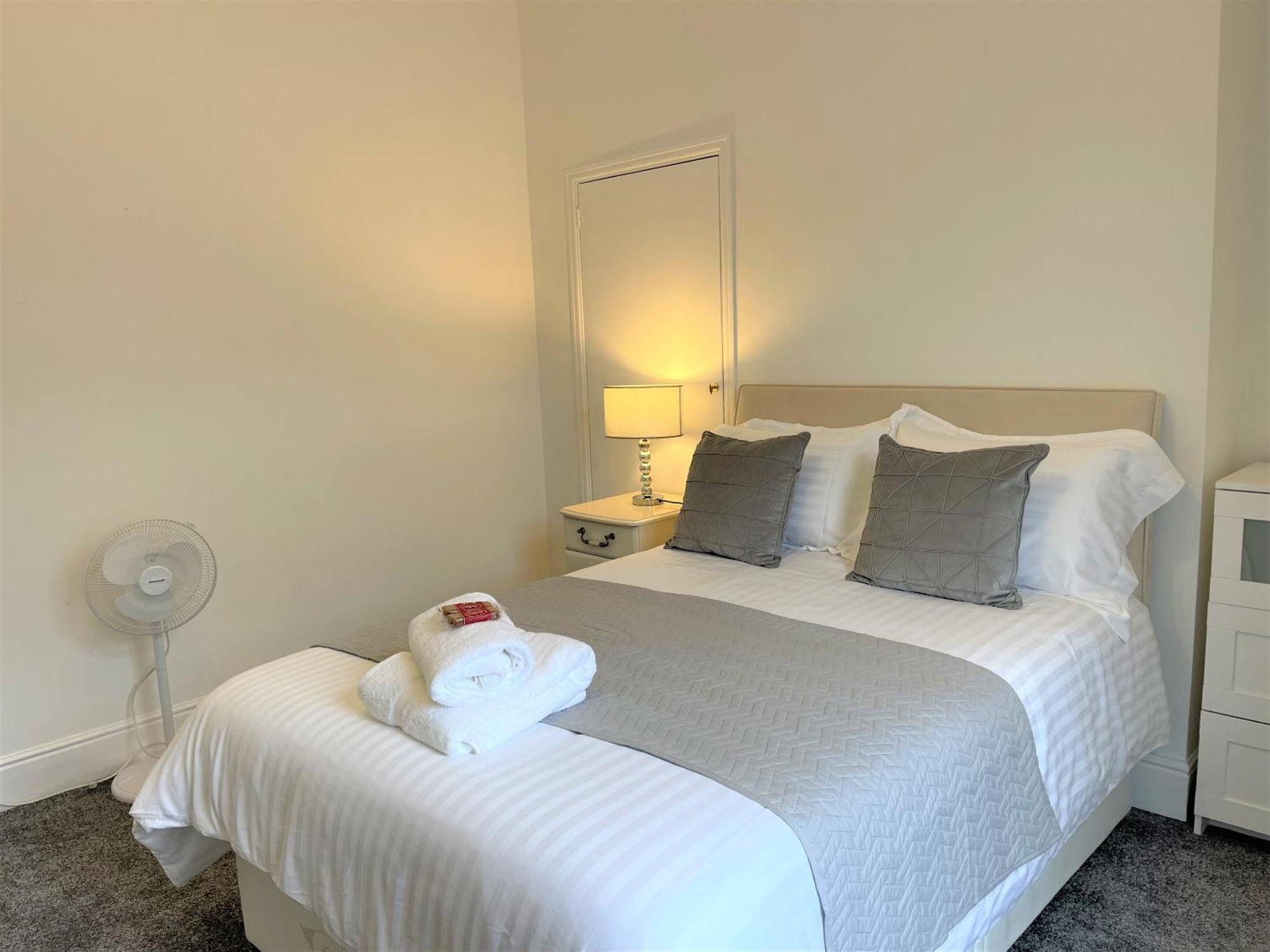 קינגסטון אפון הול Robinhuts - 3 Bed Accommodation -Perfect For Contractors, Families & Students מראה חיצוני תמונה