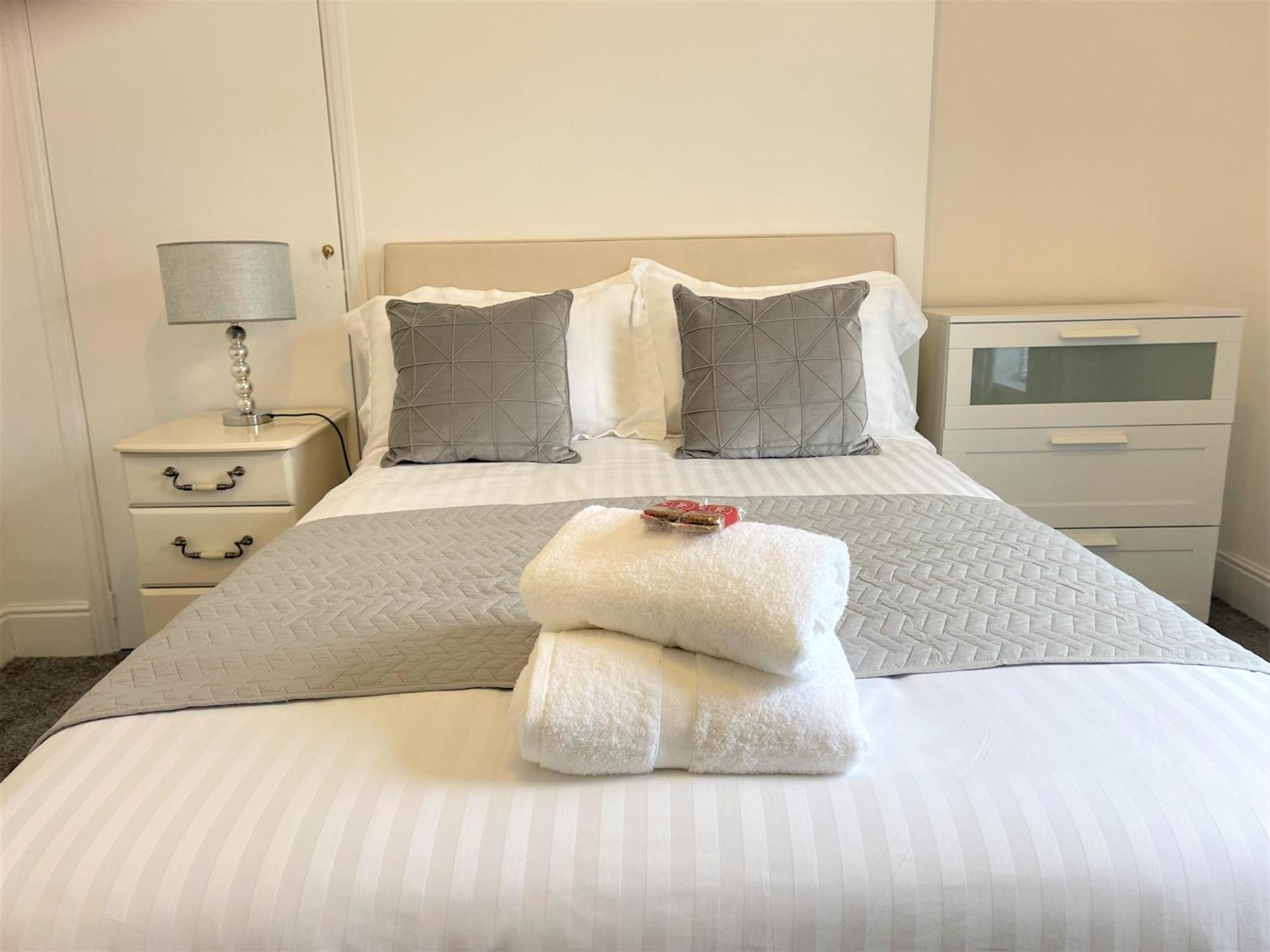 קינגסטון אפון הול Robinhuts - 3 Bed Accommodation -Perfect For Contractors, Families & Students מראה חיצוני תמונה